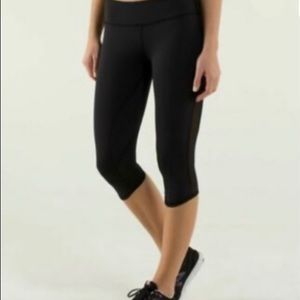 Black Lululemon Capri leggings